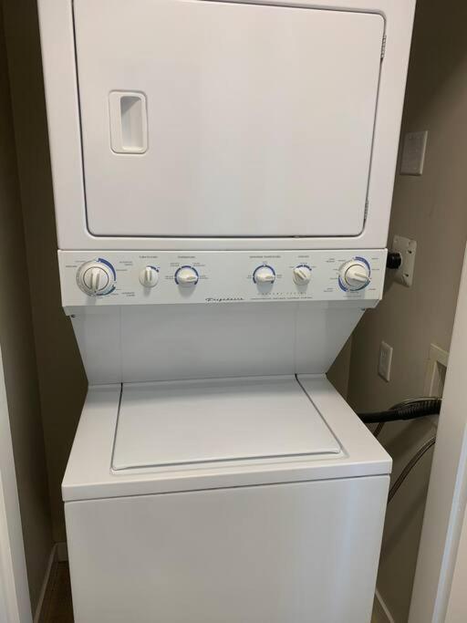 Downtown 3Br/2Ba+Views+Skytrain+Free Parking Lägenhet Vancouver Exteriör bild