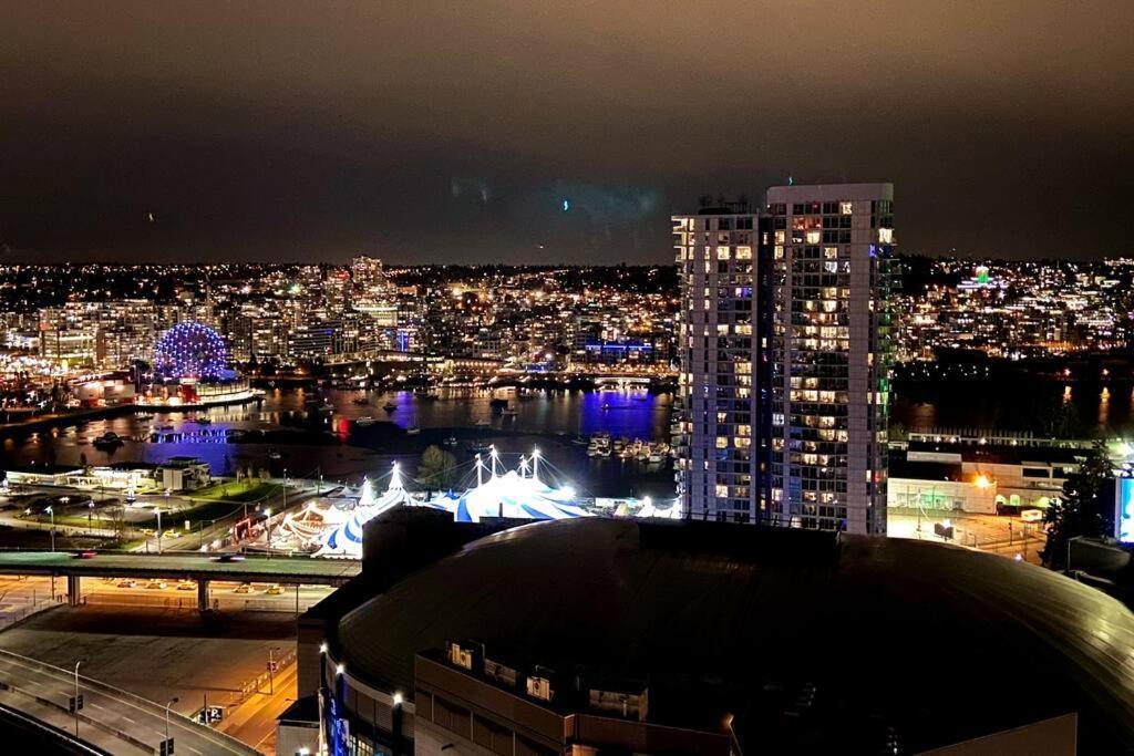 Downtown 3Br/2Ba+Views+Skytrain+Free Parking Lägenhet Vancouver Exteriör bild