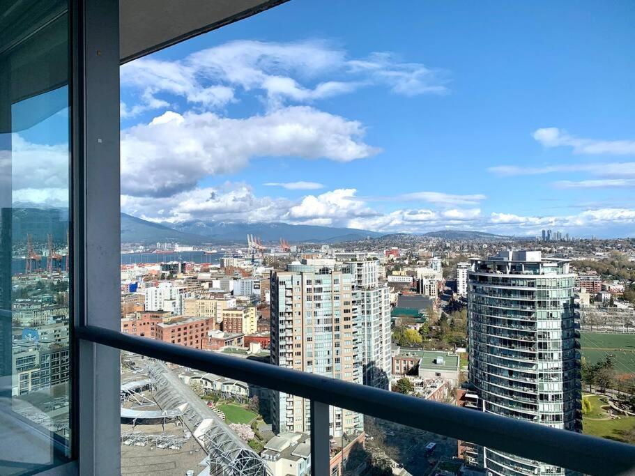 Downtown 3Br/2Ba+Views+Skytrain+Free Parking Lägenhet Vancouver Exteriör bild