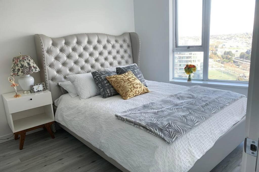 Downtown 3Br/2Ba+Views+Skytrain+Free Parking Lägenhet Vancouver Exteriör bild