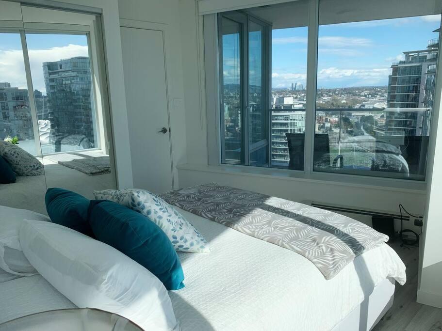 Downtown 3Br/2Ba+Views+Skytrain+Free Parking Lägenhet Vancouver Exteriör bild