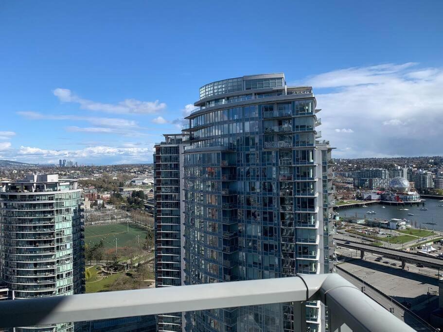 Downtown 3Br/2Ba+Views+Skytrain+Free Parking Lägenhet Vancouver Exteriör bild