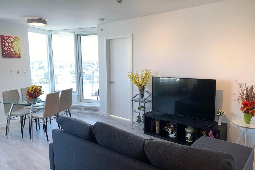 Downtown 3Br/2Ba+Views+Skytrain+Free Parking Lägenhet Vancouver Exteriör bild
