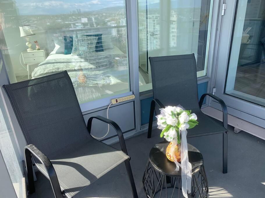 Downtown 3Br/2Ba+Views+Skytrain+Free Parking Lägenhet Vancouver Exteriör bild