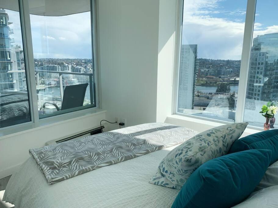Downtown 3Br/2Ba+Views+Skytrain+Free Parking Lägenhet Vancouver Exteriör bild