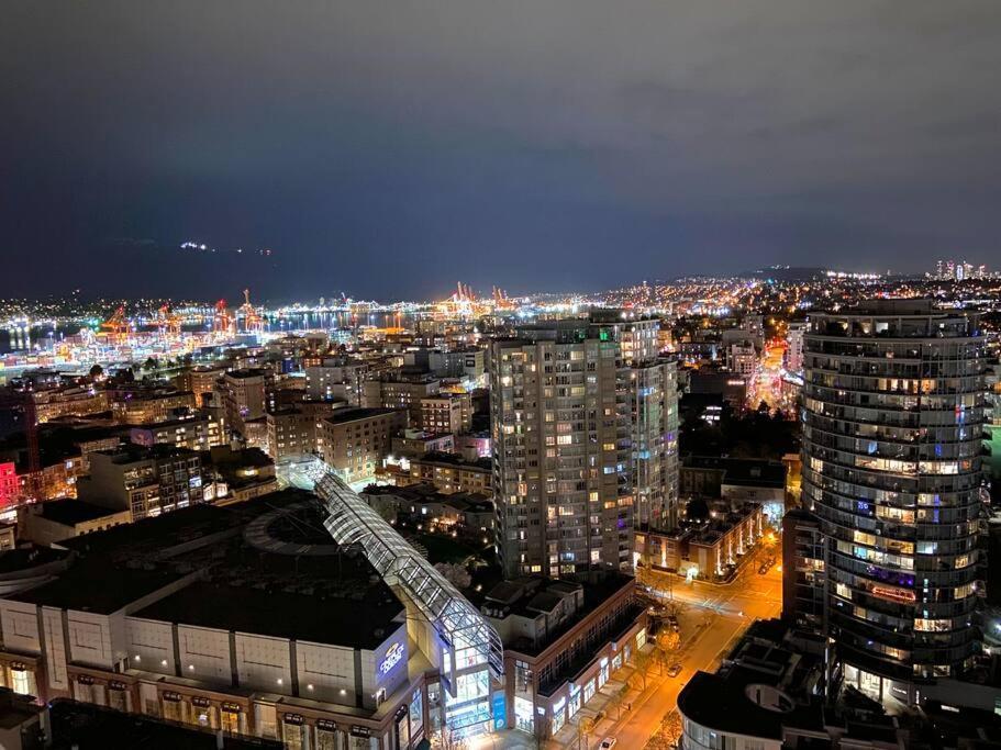 Downtown 3Br/2Ba+Views+Skytrain+Free Parking Lägenhet Vancouver Exteriör bild